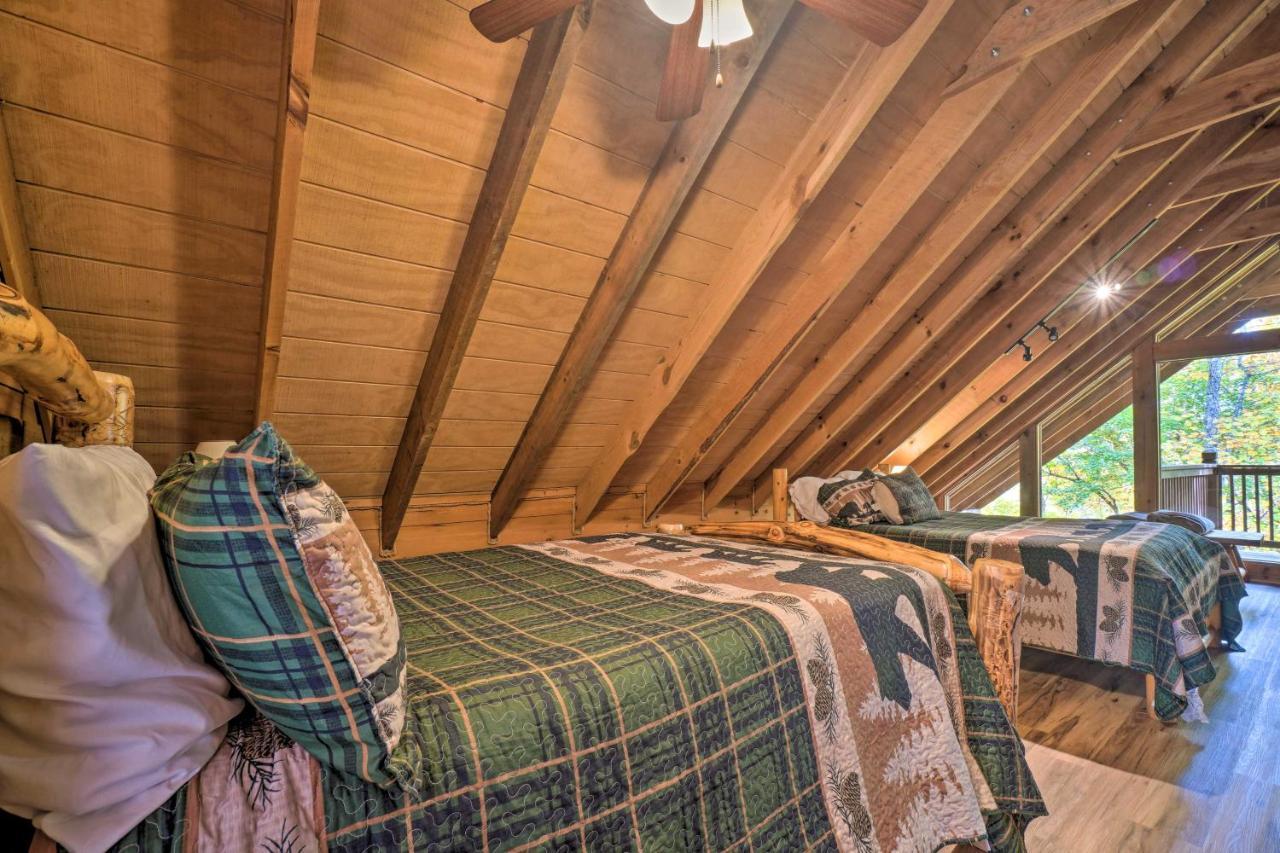 Sevierville Sanctuary Hot Tub, Pool Table And Deck! 외부 사진