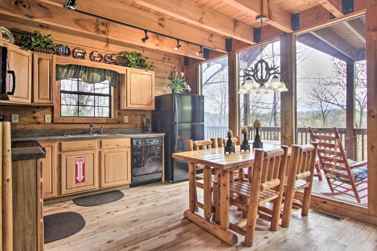 Sevierville Sanctuary Hot Tub, Pool Table And Deck! 외부 사진