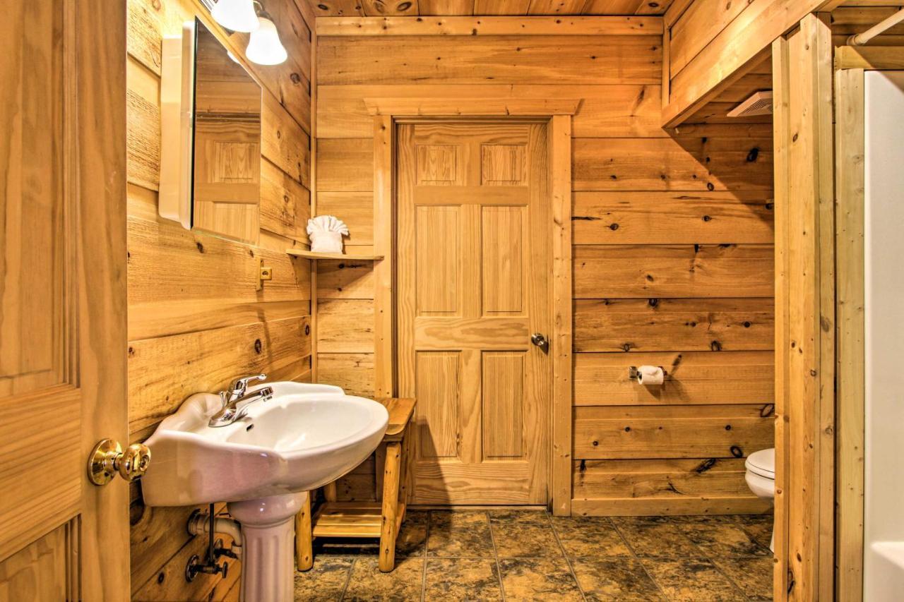 Sevierville Sanctuary Hot Tub, Pool Table And Deck! 외부 사진